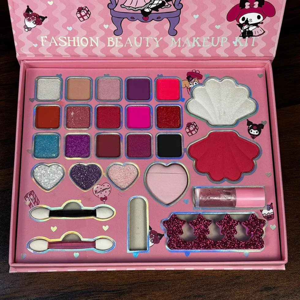 Beauty Makeup Kit for Girls product image 2 - palette close up