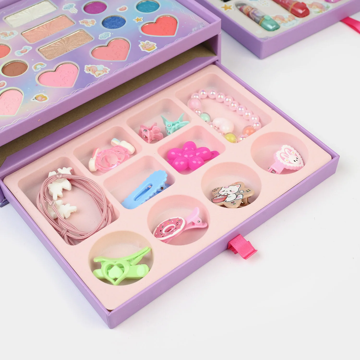 Deluxe Unicorn Beauty & Jewellery Box detail view - shades and jewellery