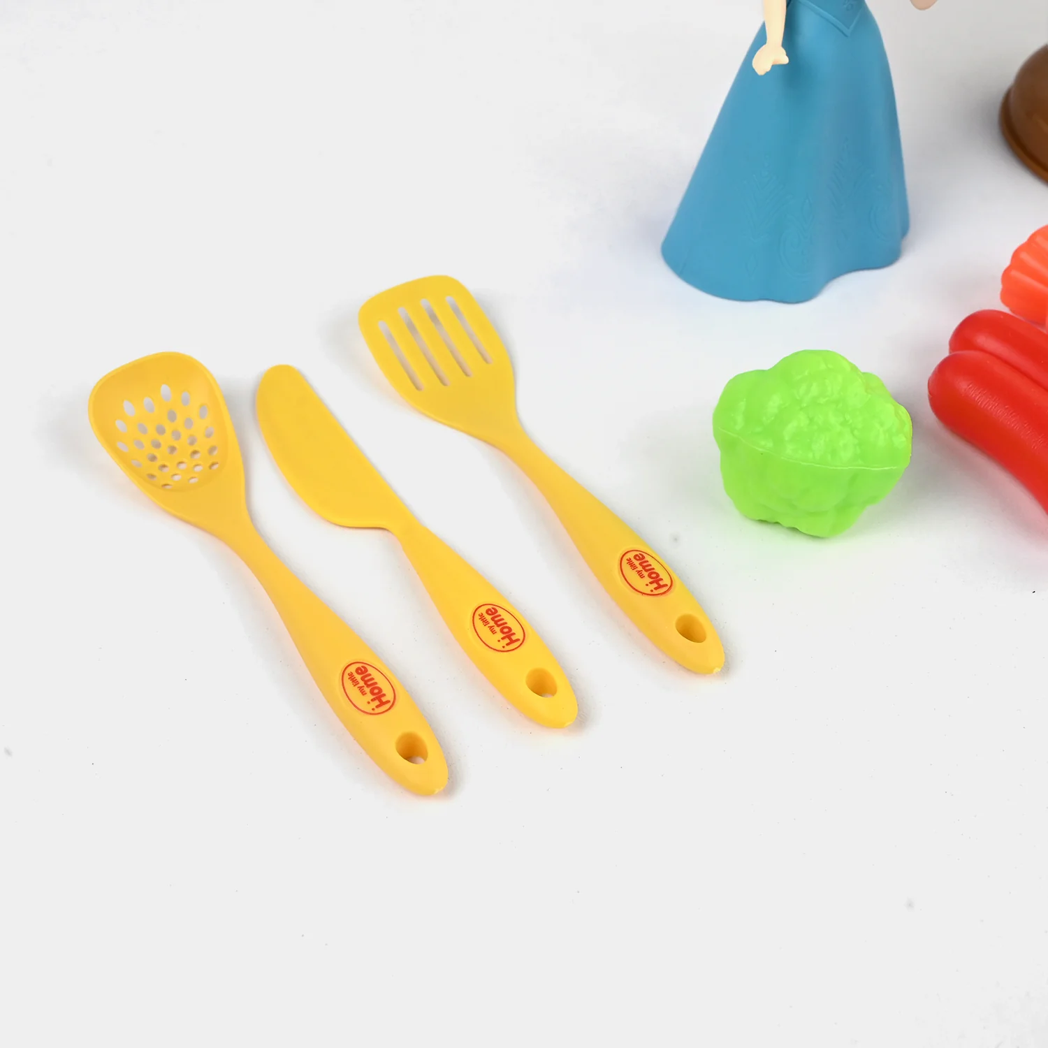 Pretend Mixer & Princess Doll Baking Set side view